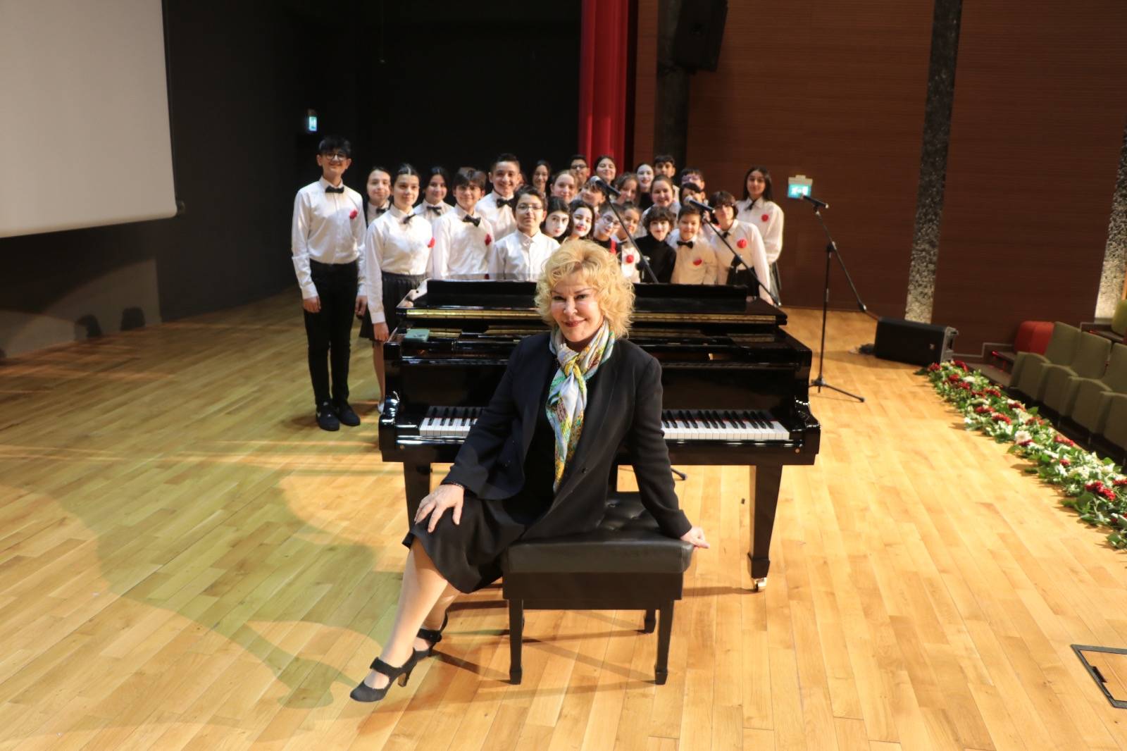 LÖSEV, 25’inci Yılında Piyanist Gülsin Onay ile Umuda Seslendi