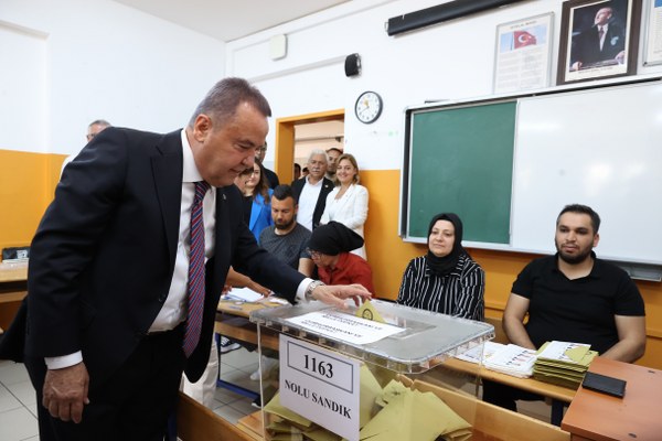 Başkan Muhittin Böcek oyunu kullandı