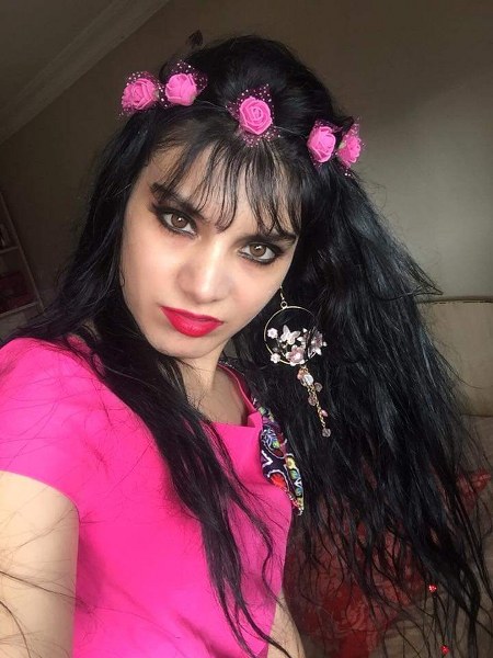 Güzel model oyuncu yoğun bakımda