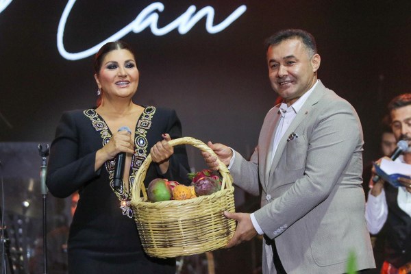 Ayşe Dinçer ve Sibel Can’ dan Muhteşem Konser