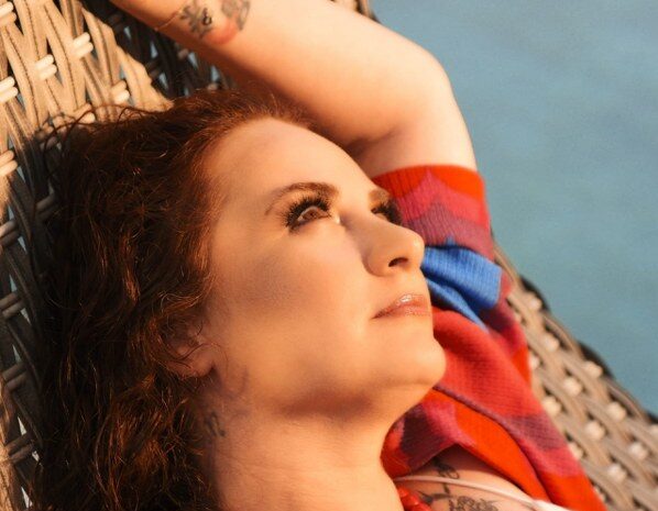 Gözde Saraç’ın yeni şarkısı “1 Milyon”