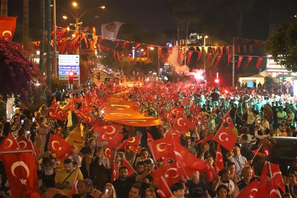 ALANYA’ DA FENER ALAYI VE FUNDA ARAR KONSERLİ 100 . YIL KUTLAMASI