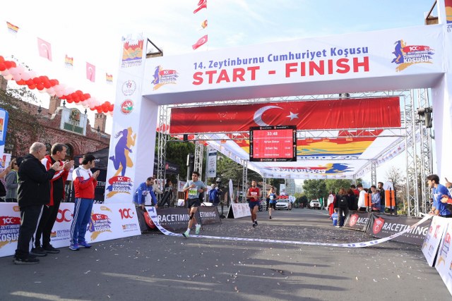14. Uluslararası Zeytinburnu Cumhuriyet Koşusu’nda 2023 Kişi Yarıştı
