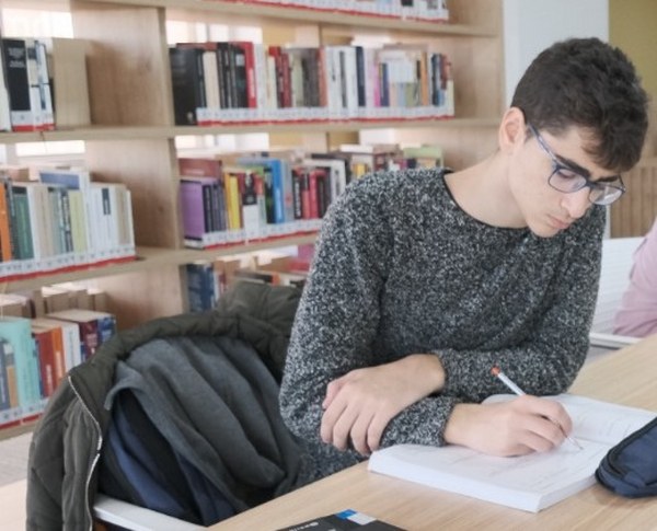 KÜTÜPHANEDE LGS’YE ÇALIŞTI BİRİNCİ OLDU