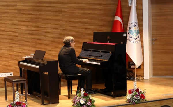 ALANYA, EN İYİ PİYANİSTLERİNİ ARIYOR