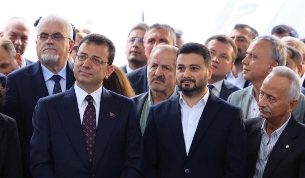 Hayretle izliyorum