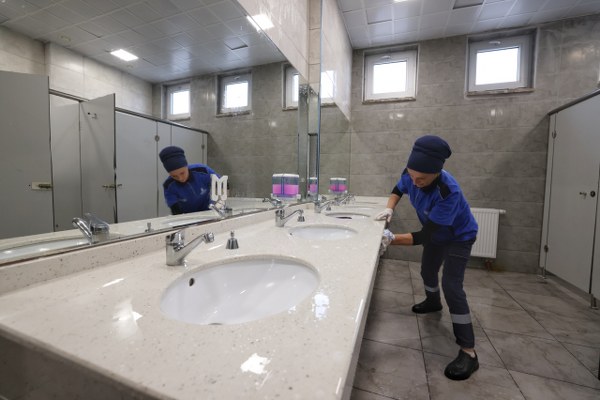 İBB, 65 BİN ÖĞRENCİNİN OKULUNU TEMİZLEDİ
