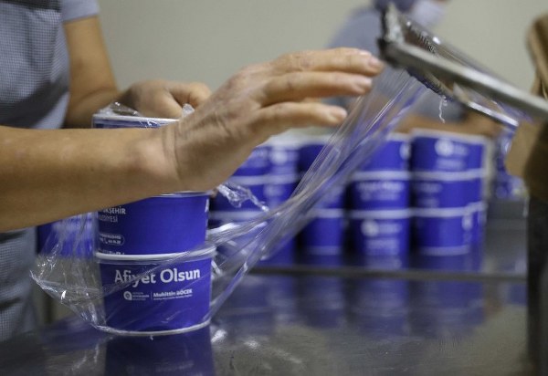 Antalya Büyükşehir Belediyesi’nden Binlerce Kişiye Yemek Yardımı