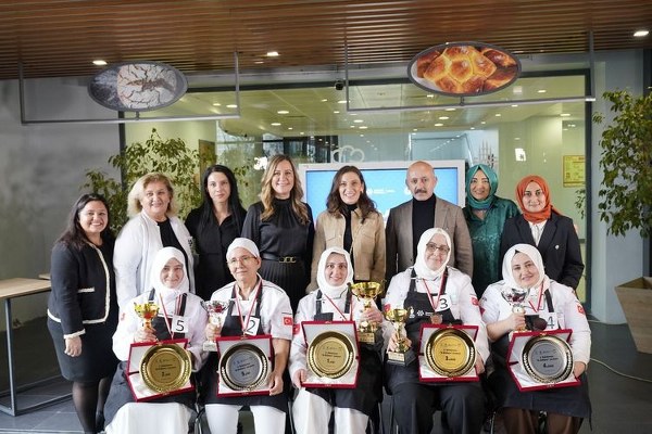 Kadınlar Arası Ev Baklavası Yarışması’nda Tatlı Rekabet