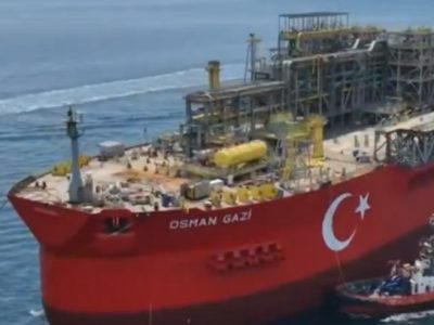 Tarihe Geçen Geçiş! Türkiye’nin İlk Yüzer Üretim Platformu İstanbul Boğazı’ndan Geçti