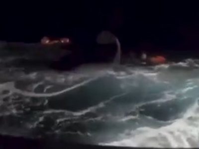 Karaburun Açıklarında Batan Tekneden 3 Kişi Kurtarıldı