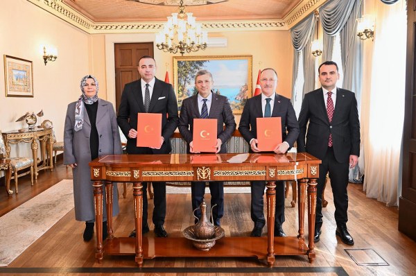 Milletvekili Maaşıyla Fen Laboratuvarı Kuruldu