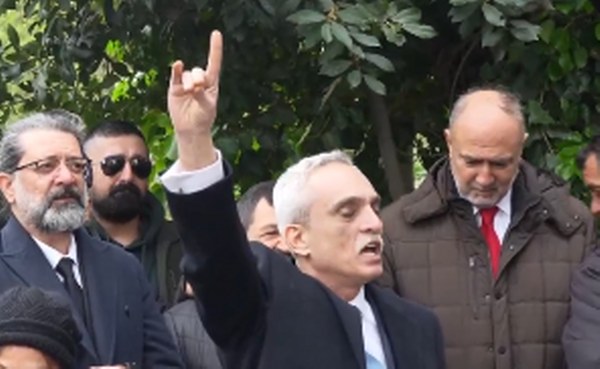 Vatan dara düşmüşse bahtsızca,  Bir duruş gerekir Atatürk’çe, Atsız’ca.