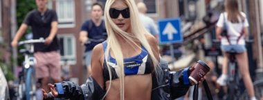 HANDE YENER AVRUPA’YA AÇILDI